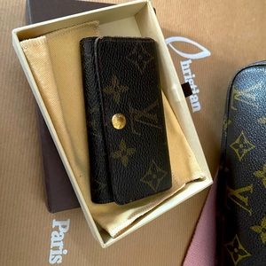 Lv key holder